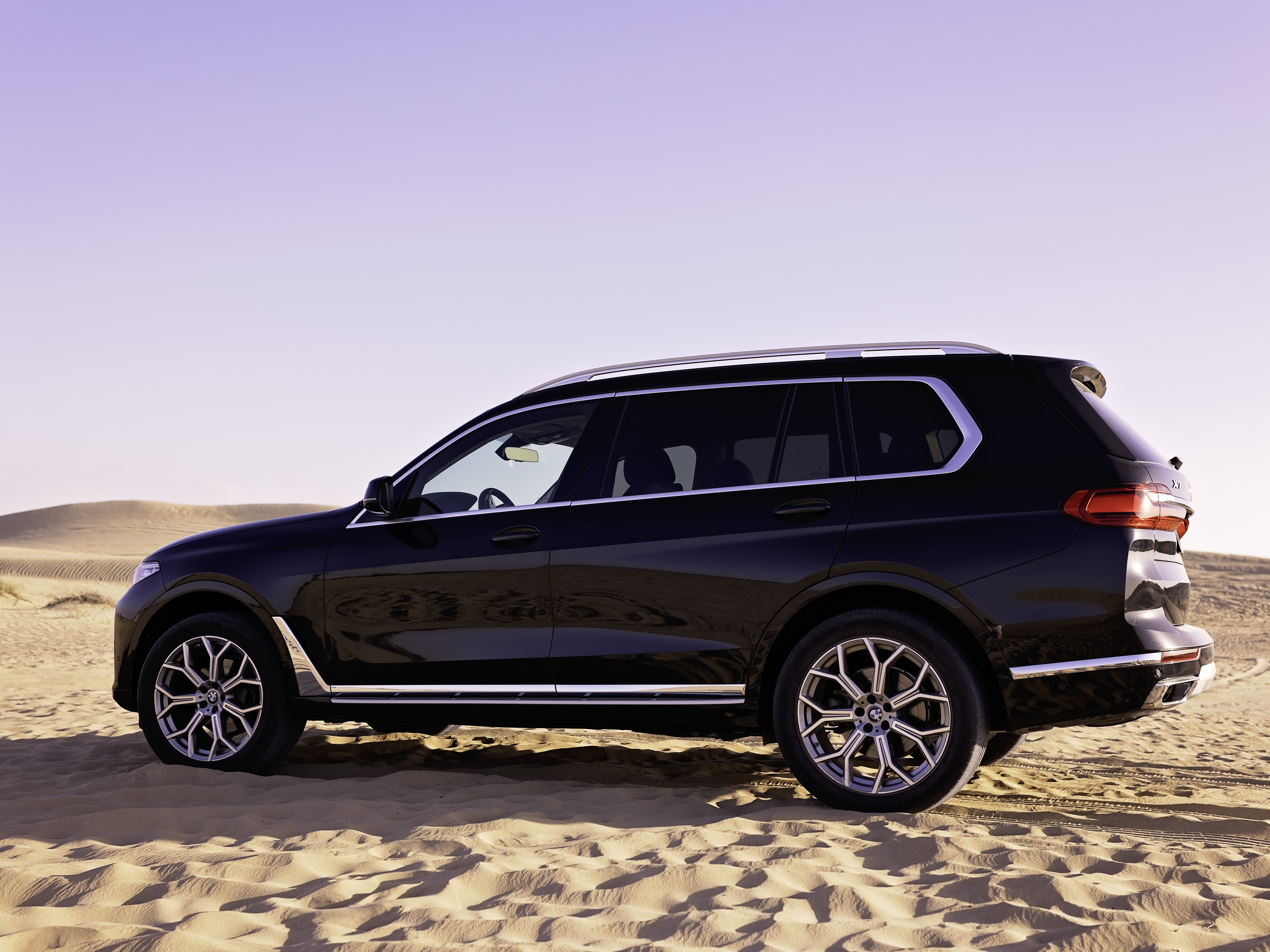 /media/images/cars/BMW_X7_40_3.jpg