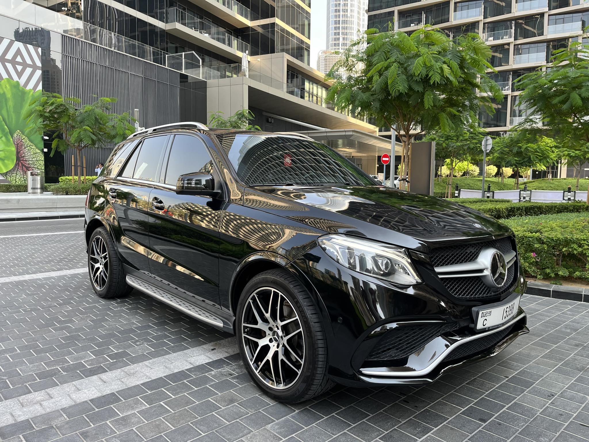 /media/images/cars/Mercedes_GLE_350_AMG_3.jpg
