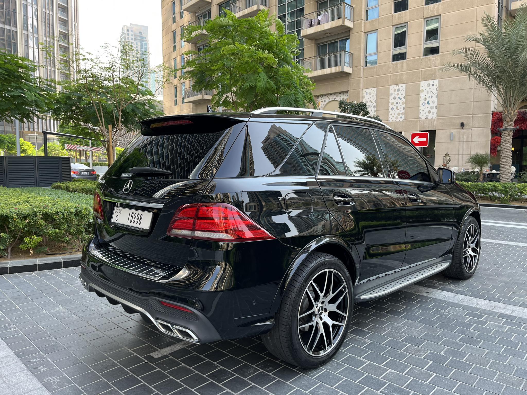 /media/images/cars/Mercedes_GLE_350_AMG_4.jpg